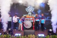 Wamenaker Afriansyah Noor (tengah) memukul gong tanda dibukanya acara Circuit Global Championship (CGC) Indonesia 2026 di Jakarta