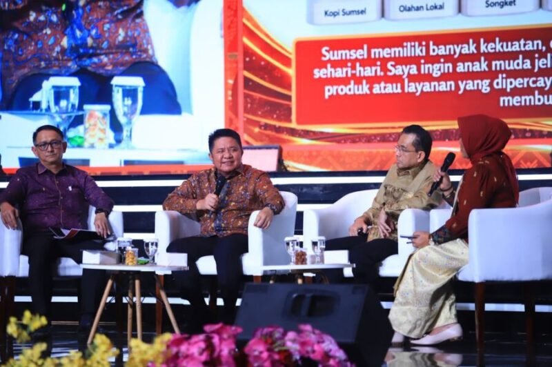 Herman Deru menyampaikan paparan saat menjadi narasumber dalam Talkshow Interaktif 