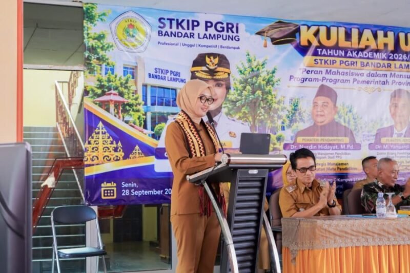 Wakil Gubernur Lampung Jihan Nurlela mengajak mahasiswa baru mengubah pola pikir dan menjadi versi terbaik diri sendiri di era digital, saat kuliah umum di STKIP PGRI Bandar Lampung, Senin (28/9/2026).