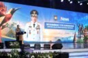 Layar menampilkan Menteri Dalam Negeri Muhammad Tito Karnavian saat menyampaikan keynote speech pada Apresiasi Kinerja Pemerintah Daerah Batch 2 Tahun 2026 se-Region VI Papua, Senin (28/9/2026).