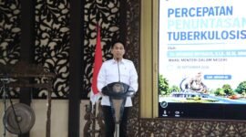 Wakil Menteri Dalam Negeri Akhmad Wiyagus menyampaikan arahan bertema Percepatan Penuntasan Tuberkulosis pada Deklarasi Desa dan Kelurahan Siaga TBC di Kabupaten Sidoarjo, Selasa (29/9/2026).