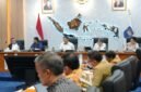 Menteri Dalam Negeri Muhammad Tito Karnavian memimpin Rapat Koordinasi bersama Menteri PKP Maruarar Sirait, Kepala BPKP Muhammad Yusuf Ateh, Kepala LKPP Sarah Sadiqa, serta kepala daerah se-Provinsi Papua Pegunungan, membahas rencana pembangunan 2.200 rumah di Papua Pegunungan dan program gentengisasi, di Kantor Kemendagri, Jakarta, Selasa (29/9/2026).