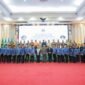 Sekretaris Daerah (Sekda) Provinsi Banten Deden Apriandhi (tengah, jas cokelat) berfoto bersama jajaran pejabat Pemprov Banten dan 21 Aparatur Sipil Negara (ASN) yang baru dilantik di Pendopo Gubernur Banten, KP3B, Curug, Kota Serang