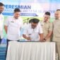 Andra Soni menandatangani prasasti Peresmian Bangun Jalan Desa Sejahtera (Bang Andra) secara terpusat di Desa Sukaraja, Kecamatan Malingping, Rabu (30/9/2026). Prosesi ini menandai resminya operasional 62 ruas jalan desa dengan total panjang 71,05 km yang tersebar di Kabupaten Lebak