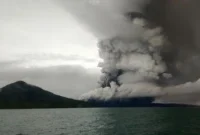 Aktivitas vulkanik gunung api Anak Krakatau masih tinggi, Pusat Vulkanologi dan Mitigasi Bencana Geologi (PVMBG) mempertahankan status Level III atau Siaga.