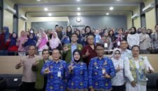 Wakil Gubernur Lampung Jihan Nurlela bersama jajaran pemerintah daerah, tenaga kesehatan, dan peserta Bakti Sosial Deteksi Dini Kanker Payudara dalam rangkaian PIT PERABOI ke-29 di RS Abdul Moeloek
