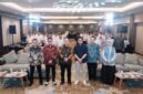 Ratu Syafitri Muhayati (kanan depan) berfoto bersama jajaran manajemen dan peserta usai kegiatan Penyuluhan Anti Korupsi bagi tenaga kerja PT Haleyora Powerindo di Ballroom Jayakarta Villas Anyer