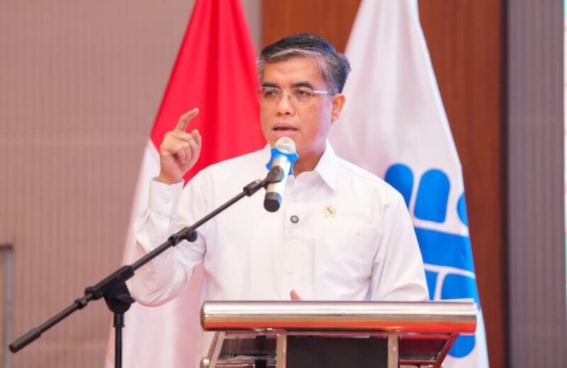 Menteri Ketenagakerjaan Yassierli memberikan arahan saat membuka Temu Mitra Ketenagakerjaan bertajuk “Mewujudkan Pasar Kerja Inklusif” di Bekasi