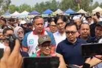 Cak Imin dan Wali Kota Bekasi meninjau langsung aktivitas Car Free Day, pasar rakyat, koperasi, dan UMKM di kawasan Vida Bekasi, Minggu (4/10/2026), disambut antusias warga dan awak media.