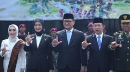 ihan Nurlela bersama Sekretaris Daerah Provinsi Lampung Marindo Kurniawan, Danrem 043/Gatam Brigjen TNI Sumarno Marjuki, serta jajaran terkait berfoto bersama usai Upacara Peringatan HUT ke-81 TNI.