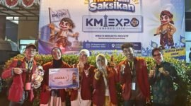 Foto tim mahasiswa PBA UMY yang membuat aplikasi Tarkeeb saat berhasil menjuarai KMI Expo XVII 2026 kategori Bisnis Digital