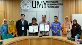 Perwakilan UMY dan MCUT berfoto bersama setelah penandatangan MoA