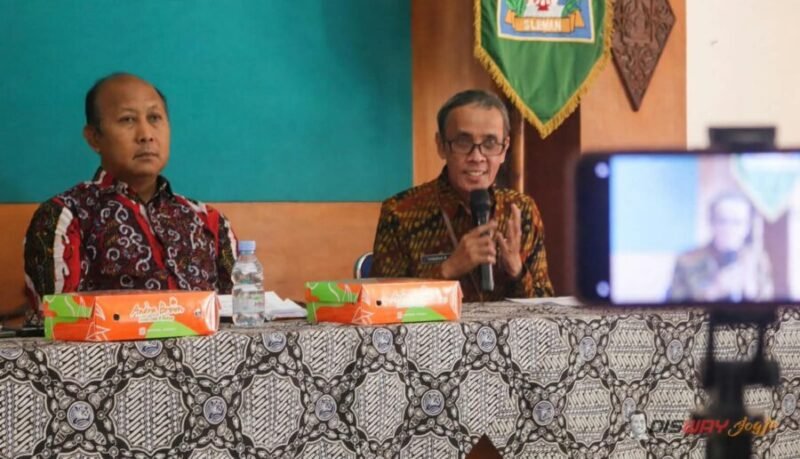 Kepala Bidang Sumber Daya Kesehatan Dinas Kesehatan Sleman, dr. Tunggul Birowo saat konferensi pers di Kantor Kesbangpol Sleman, Selasa (6/10/2026)