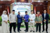Rombongan Komite III DPD RI berfoto bersama pejabat Pemprov Banten dan jajaran RSUP Sitanala usai pertemuan dalam rangka pengawasan pelaksanaan Program CKG di Provinsi Banten.