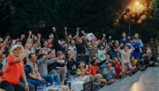 Momentum kebersamaan Sekretaris Daerah Provinsi Lampung Marindo Kurniawan, jajaran ASN Pemprov, dan masyarakat saat nobar laga sengit Final FIFA ASEAN Cup 2026: Indonesia vs Thailand di halaman Kantor Gubernur Lampung