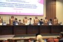 Wakil Gubernur Sumsel H. Cik Ujang (paling kiri) menghadiri pimpinan Rapat Paripurna XLIV DPRD Provinsi Sumsel bersama pimpinan pimpinan dewan.
