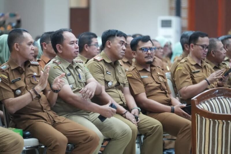 Jajaran Kepala Dinas, Kepala Badan, hingga Camat di lingkungan Pemkab Bandung menyimak jalannya peluncuran program E-Learning ASN Berintegritas.   