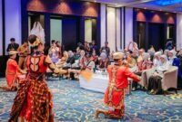 Penampilan tarian tradisional yang menyambut jajaran pejabat Pemprov Lampung dan pengurus KPPI pada pembukaan Musda V KPPI Provinsi Lampung.