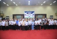 H. Cik Ujang bersama seluruh panitia penyelenggara FORPROV II Tahun 2026 berfoto bersama usai rapat persiapan di Graha Bina Praja.