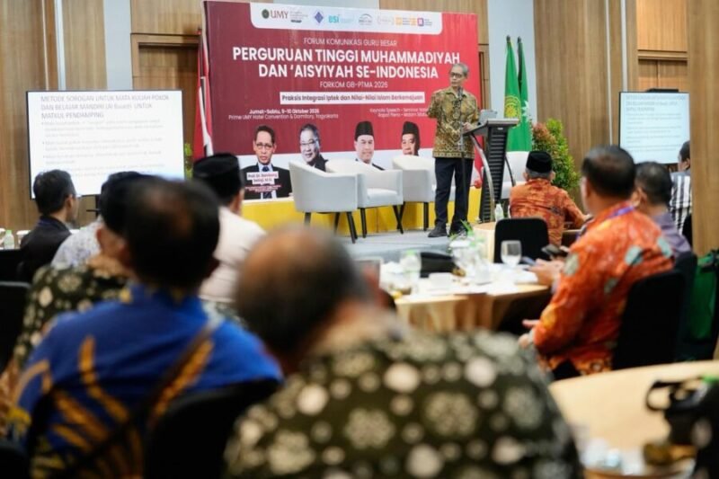 Foto Ketua Majelis Diktilitbang PP Muhammadiyah,  Prof. Dr. Bambang Setiaji, M.Si. dalam sambutan hari pertama pelaksanaan FORKOM GB PTMA 2026 di UMY