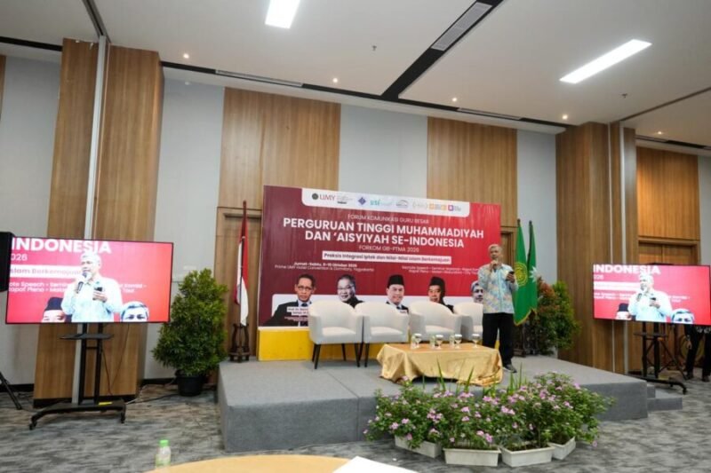 Foto Ketua Majelis Guru Besar UMY menyampaikan rekomendasi yang dirumuskan dalam Forkom GB PTMA terkait persoalan kebangsaan