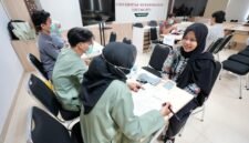 proses cek kesehatan gratis yang diselenggarakan oleh UMY dan UPTD Puskesmas 1 kepada civitas UMY
