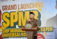 Foto Rektor UMY dalam sambutan peluncuran penerimaan murid baru SMP MSUS di Gedung SD MSUS, Gatak