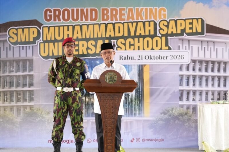 Foto Ketum PP Muhammadiyah saat memberikan amanatnya dalam acara Peletakan Batu Pertama SMP MSUS yang diinisasi oleh UMY