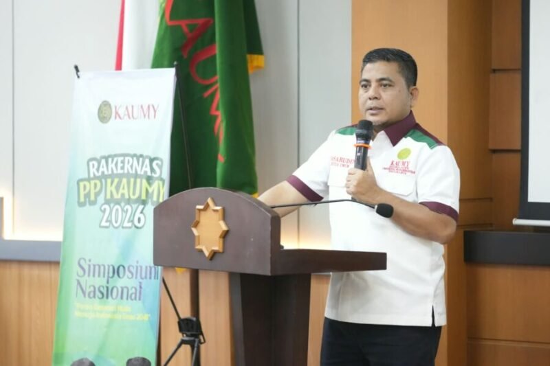 Foto Ketua Umum PP KAUMY periode 2025-2029 H. Nasarudin, S.H., M.H saat menyampaikan hasil rekomendasi Rakernas KAUMY 2026 di UMY