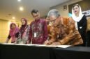 Dekan FH UMY, Prof. Iwan Satriawan melakukan penandatanganan kerja sama dengan DPN Peradi Profesional
